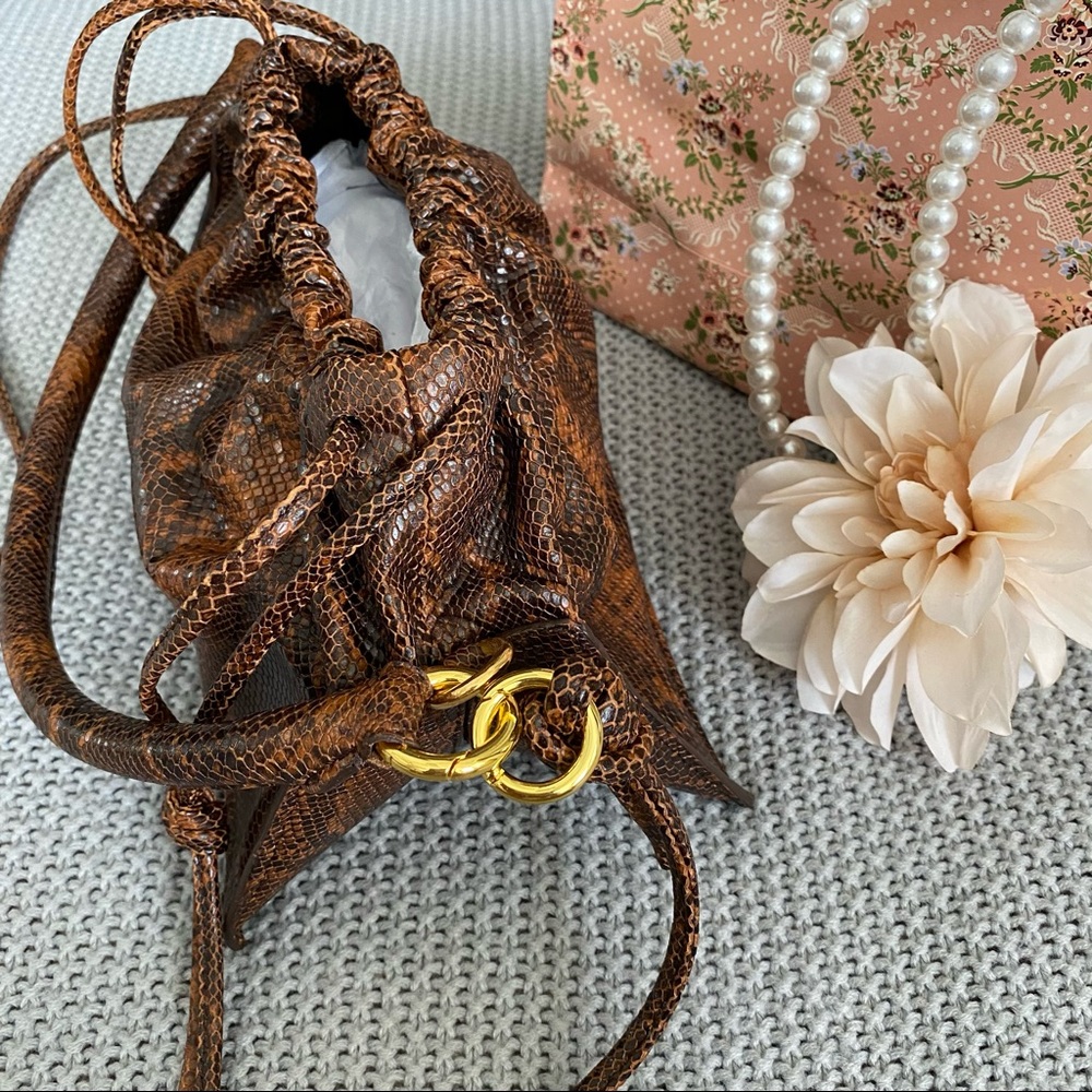 Yuzefi Snake Effect Bom Bag - Picture 8 of 14